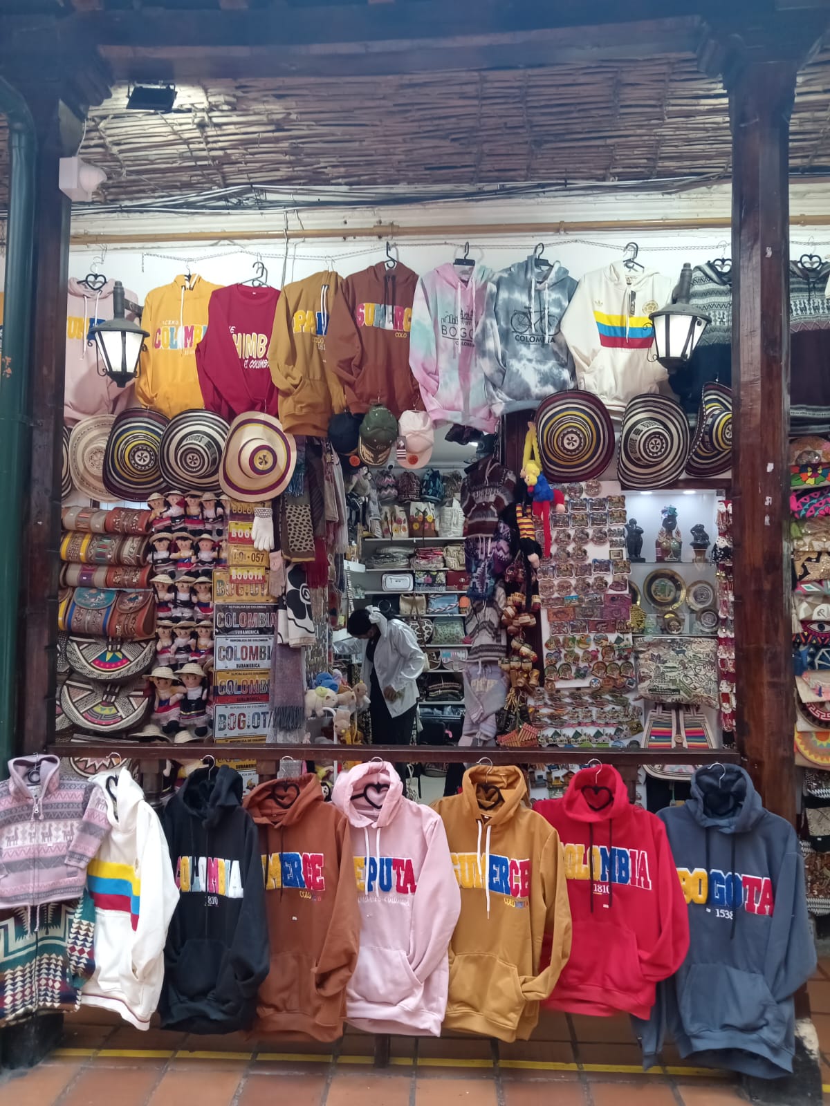 Carolina — local 18, recuerdos y piezas pequeñas de Colombia | Carolina — local 18, small Colombian souvenirs and pieces